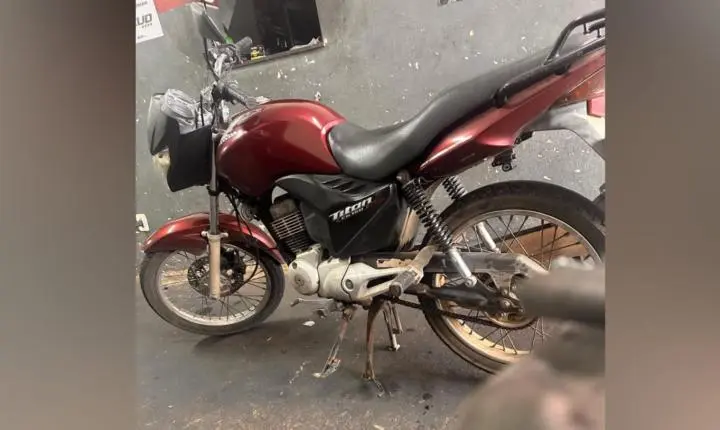 Mulher recupera motocicleta furtada de dentro de sua residência