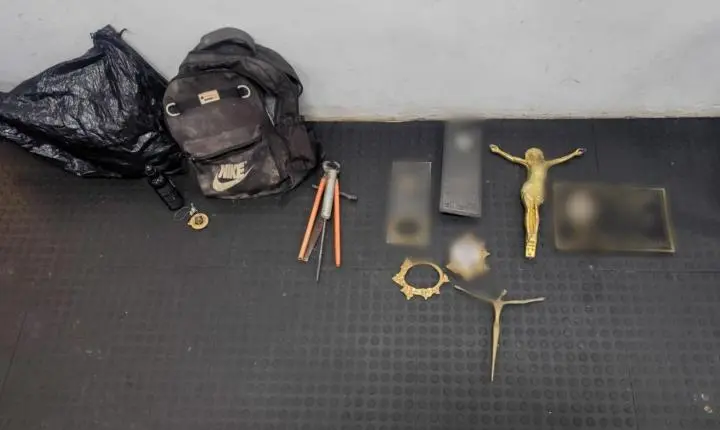 Dois são presos pela Polícia Militar após invasão e furto em cemitério
