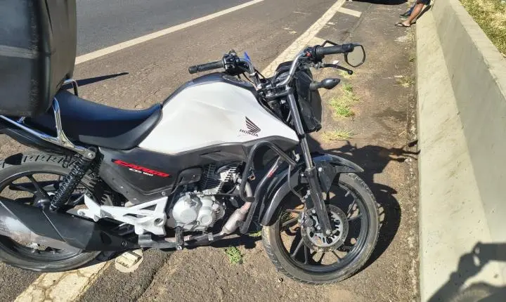 Entregador fica ferido em acidente na rodovia Cândido Portinari 