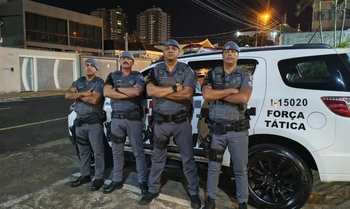 Traficante tenta fugir, invade casa, finge ser morador, mas acaba preso