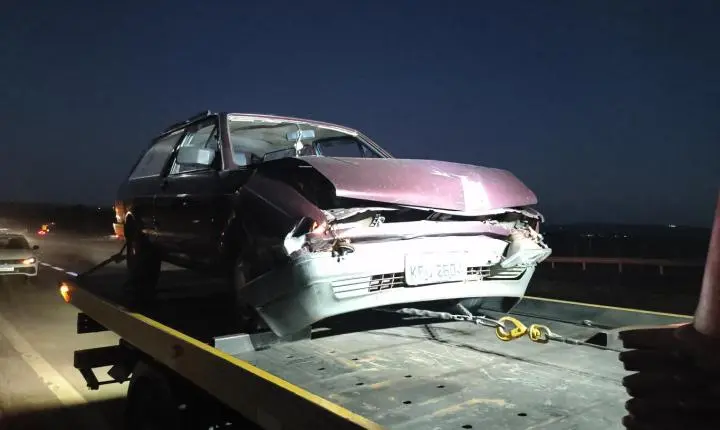 Colisão entre carro e caminhão deixa quatro feridos na Ronan Rocha 