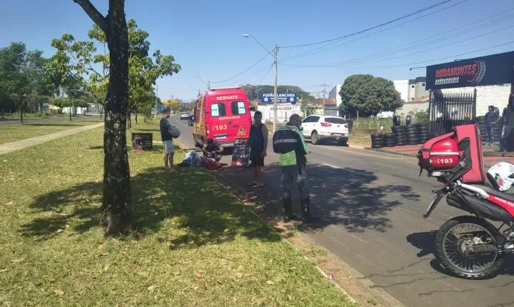 Motociclista fica ferido após atingir cavalo na avenida Monteiro Lobato