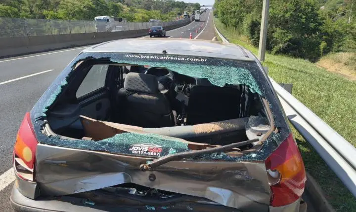 Engavetamento deixa duas pessoas feridas na Cândido Portinari 
