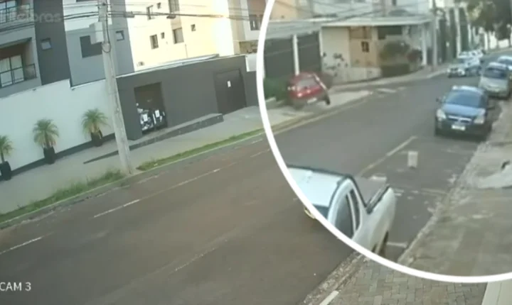 Motorista evita colisão, mas perde controle e sobe em calçada