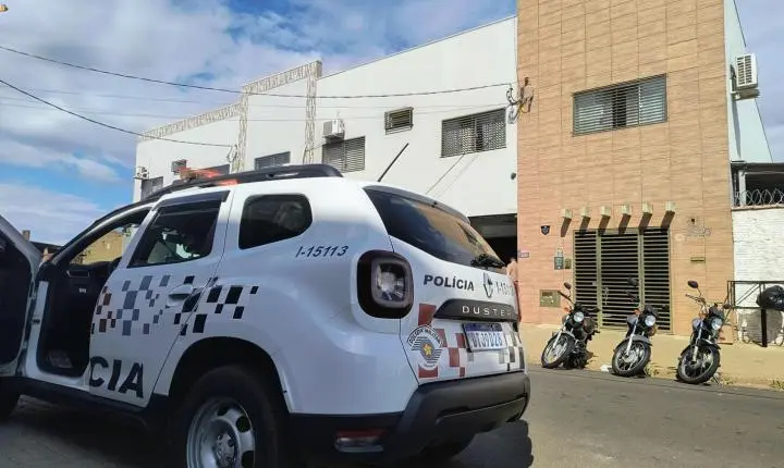 Incêndio atinge fábrica no Jardim Centenário; assista  