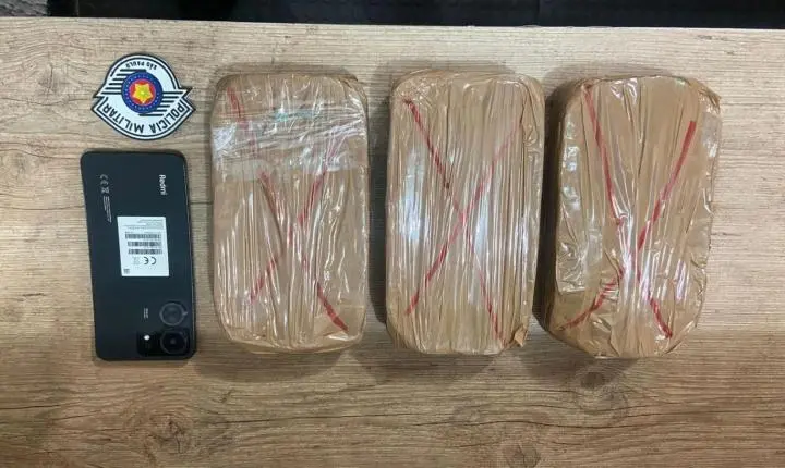 Traficante tenta fugir da PM em carro, mas é preso com tijolos de crack