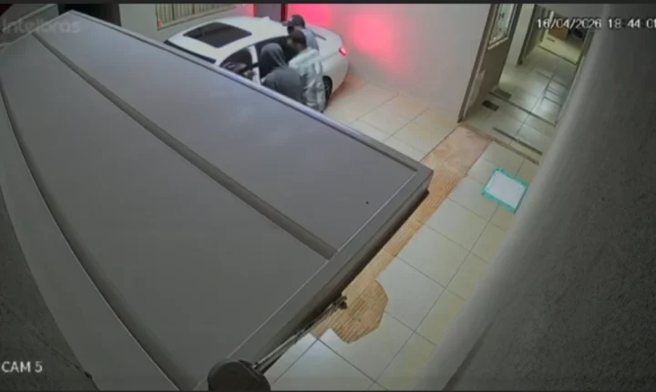 Bandidos levam BMW durante assalto no residencial Dourado em Franca