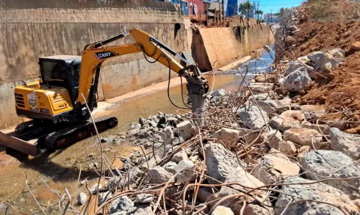 Obras antienchentes causam novas interdições na Antônio Barbosa Filho