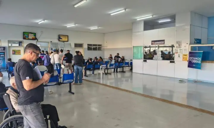 Pacientes reclamam da demora no atendimento no Álvaro Azzuz