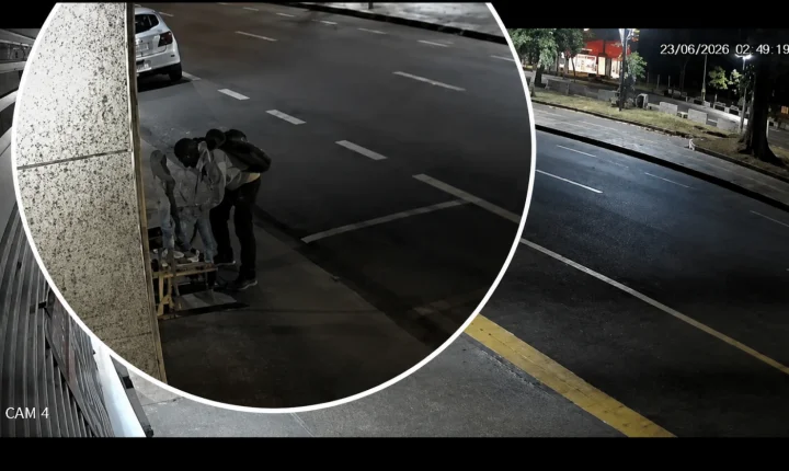 Peça de hidrante de prédio é furtada durante a madrugada no Centro