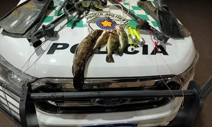 Pesca ilegal em área protegida termina com multas de mais de R$ 6 mil 