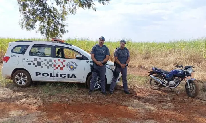 PM recupera moto furtada em mata às margens da rodovia Fábio Talarico