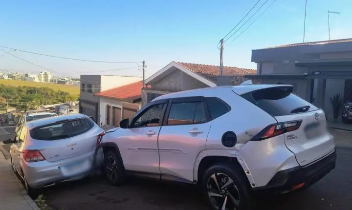 PM recupera veículo furtado e captura homem e adolescente após tentativa de fuga 