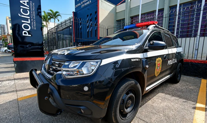 Polícia Civil investiga morte de homem encontrado caído em calçada