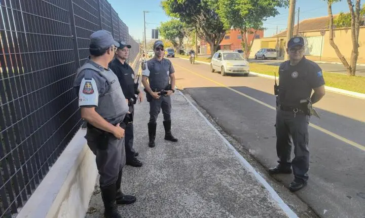 Polícia Militar realiza blitz educativa e fiscaliza vans escolares em Franca