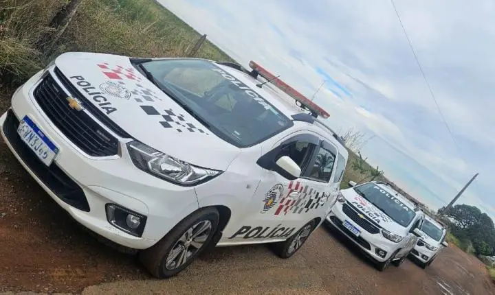 Procurado é capturado e armas de fogo são apreendidas pela PM
