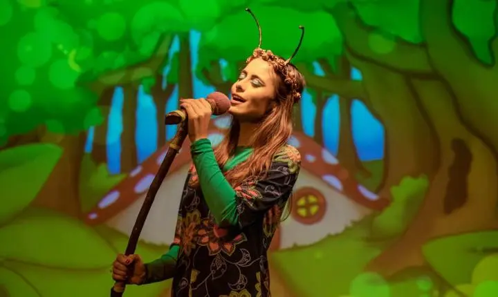 Teatro municipal terá oficina e espetáculo gratuitos hoje (13)