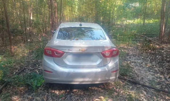  Policiais militares da Patrulha Rural recuperam carro furtado em Franca