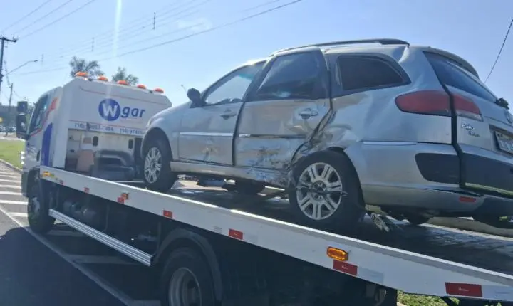 Veículos ficam danificados em acidente no Jardim Piratininga 