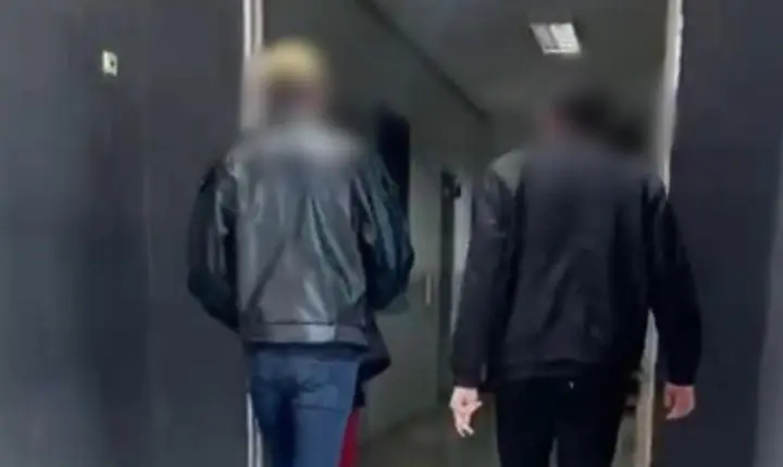 Vítima de agressão muda versão e dois acusados têm prisão revogada